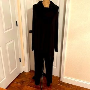 Chico’s pants outfit, top size 3 pants size 2. Gently worn.
